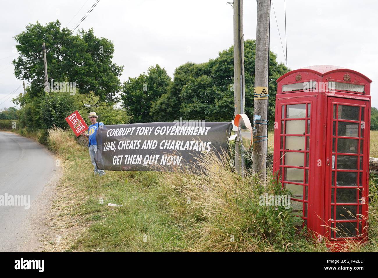 Protester Steve Bray demonstrates near Daylesford House in Gloucestershire, where Prime Minister Boris Johnson and wife Carrie are holding a first wedding anniversary party for friends and family. Picture date: Saturday July 30, 2022. Stock Photo
