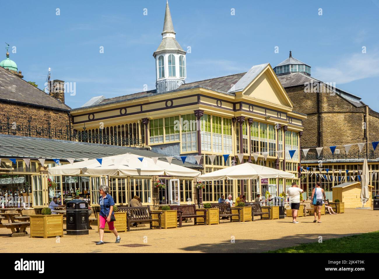 People enjoying the summer sunshine of 2022 in the pavilion gardens in the Derbyshire town of Buxton in the Peak District Stock Photo