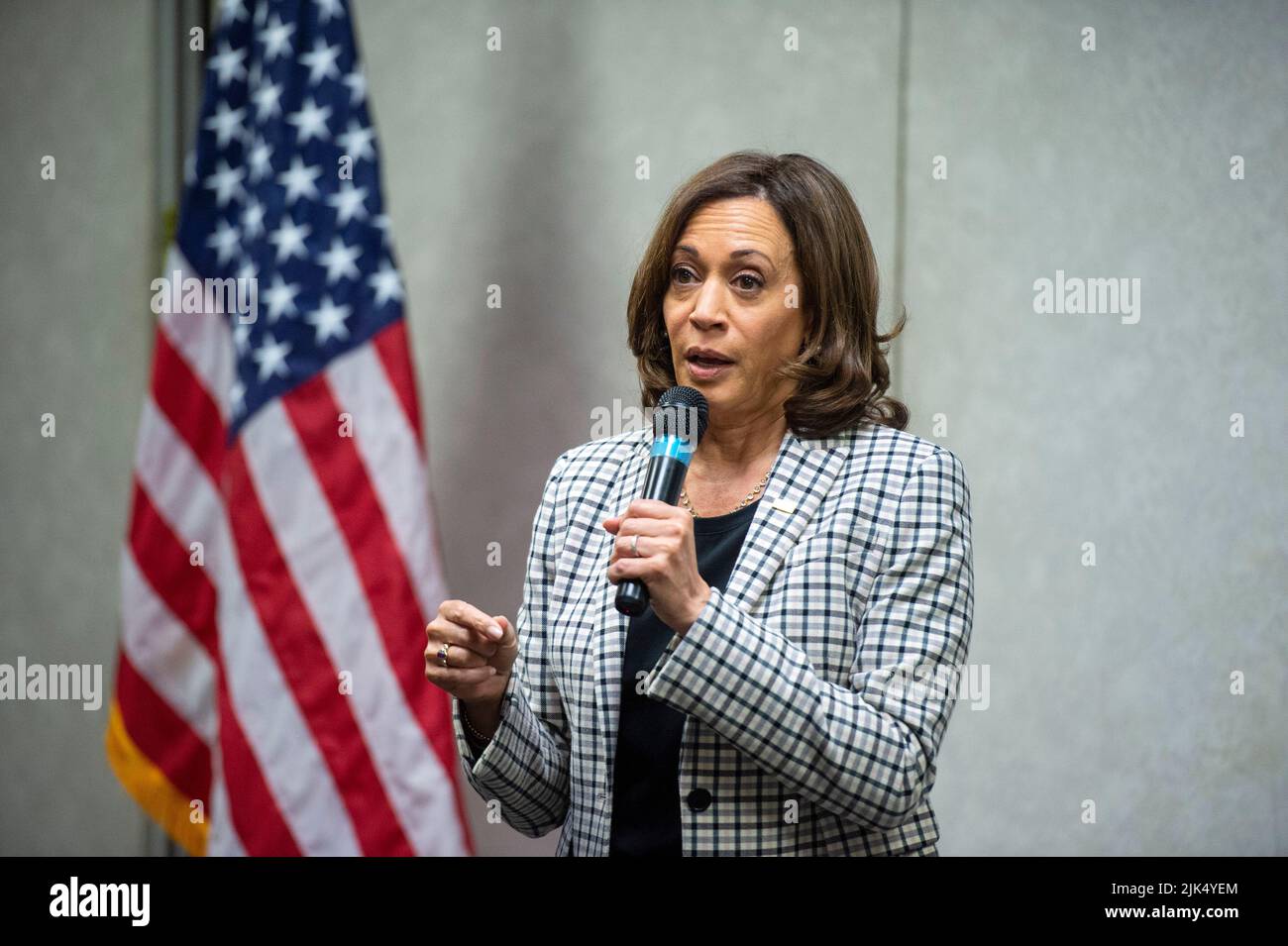 Washington, USA. 30th July, 2022. U.S. Vice President Kamala Harris speaks with Democratic National Committee staff and volunteers to commemorate 100 days from the midterms on Saturday, July 30, 2022 in Washington, DC. (Photo by Bonnie Cash/Sipa USA) Credit: Sipa USA/Alamy Live News Stock Photo