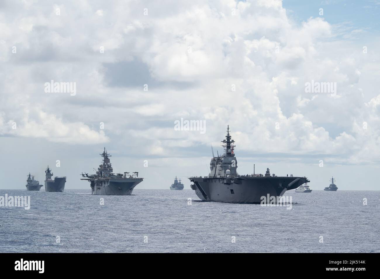 220728-N-KR961-0026 PACIFIC OCEAN (July 28, 2022) Japan Maritime Self-Defense Force helicopter carrier JS Izumo (DDH 183), U.S. Navy Wasp-class amphibious assault ship USS Essex (LHD 2), Royal Australian Navy landing helicopter dock HMAS Canberra (L02) and Republic of Korea Navy amphibious assaults ship ROKS Marado (LPH 6112) sail in formation during Rim of the Pacific (RIMPAC) 2022, July 28. Twenty-six nations, 38 ships, three submarines, more than 30 unmanned systems, approximately 170 aircraft and 25,000 personnel are participating in RIMPAC from June 29 to Aug. 4 in and around the Hawaiian Stock Photo