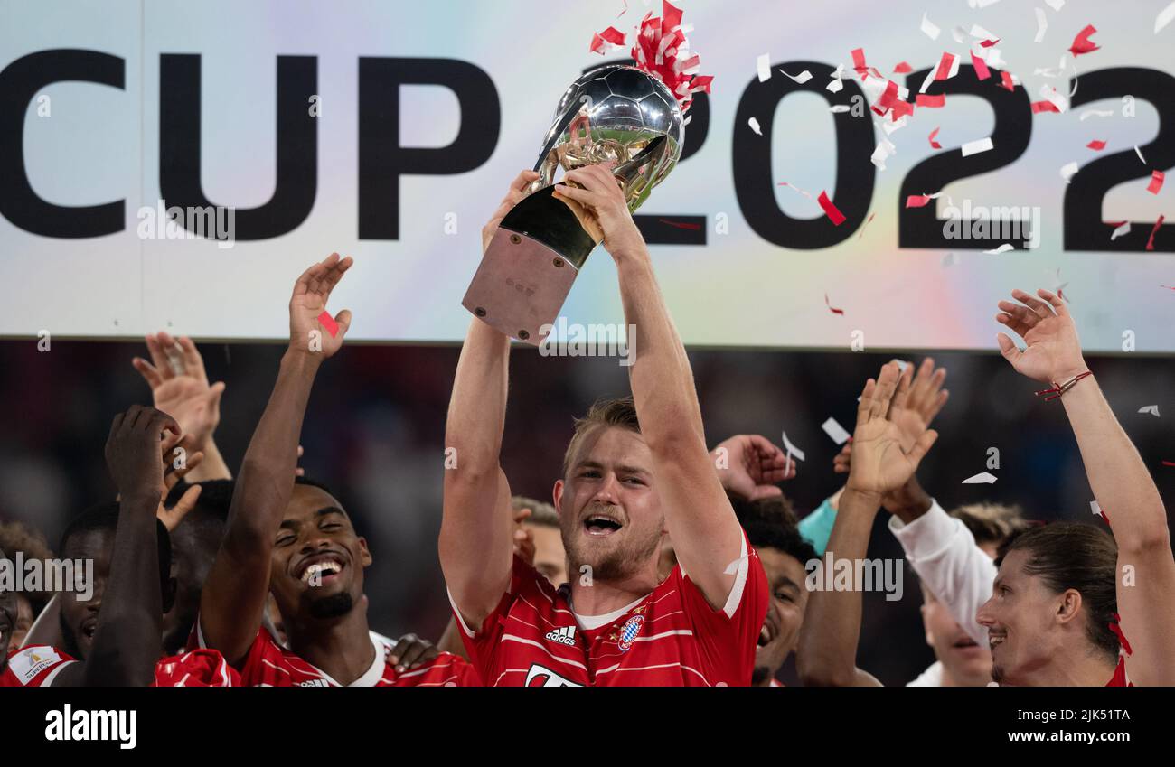 Leipzig Germany 30th July 22 Soccer Dfl Supercup Rb Leipzig Bayern Munich Red Bull Arena Bayern S Matthijs De Ligt Center Lifts The Cup Credit Hendrik Schmidt Dpa Alamy Live News Stock Photo