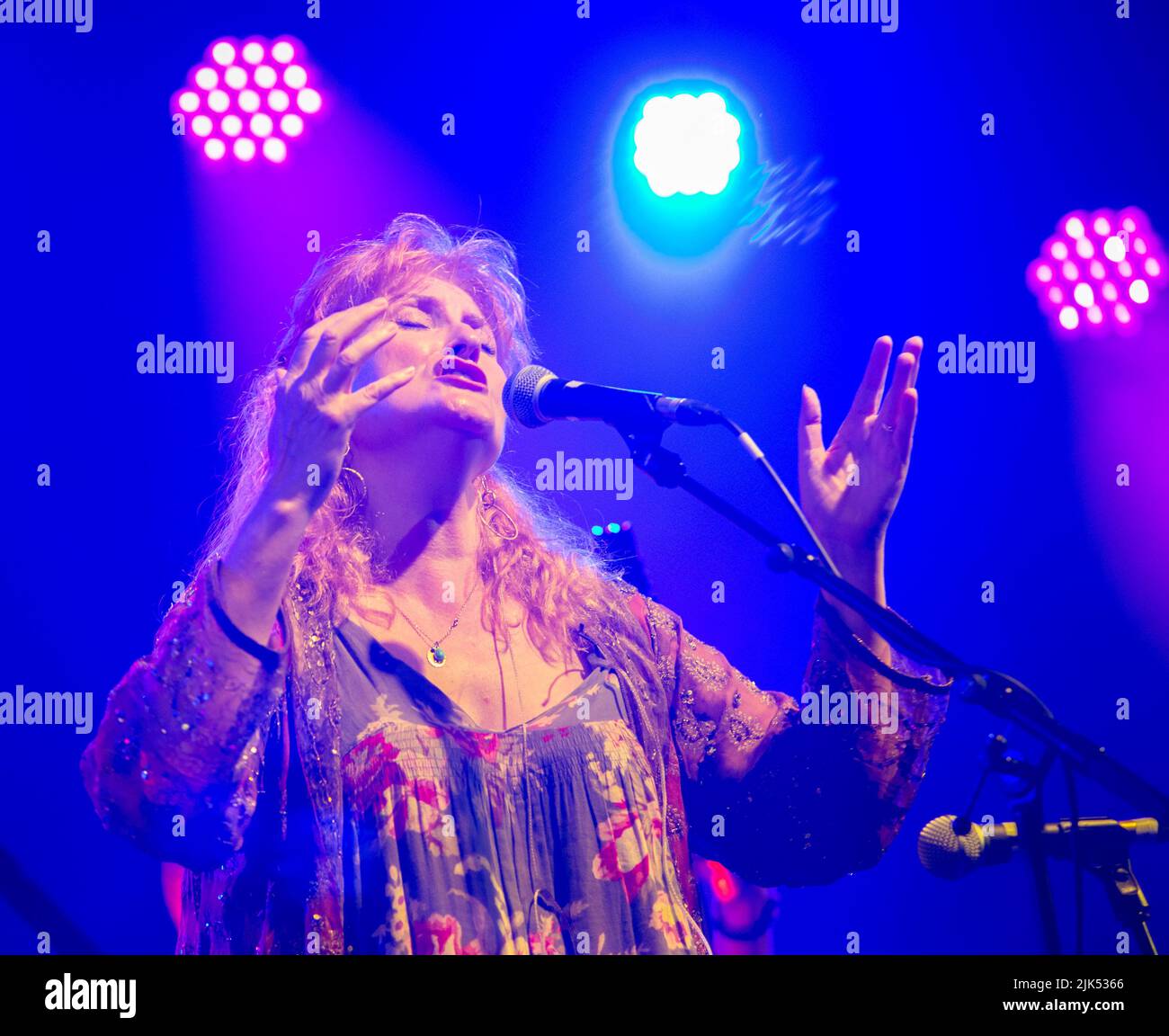 Sidmouth 30th July 2022 Scottish singer songwriter Eddi Reader tops the Saturday night bill at Sidmouth Folk Festival. Tony Charnock/Alamy Live News Stock Photo