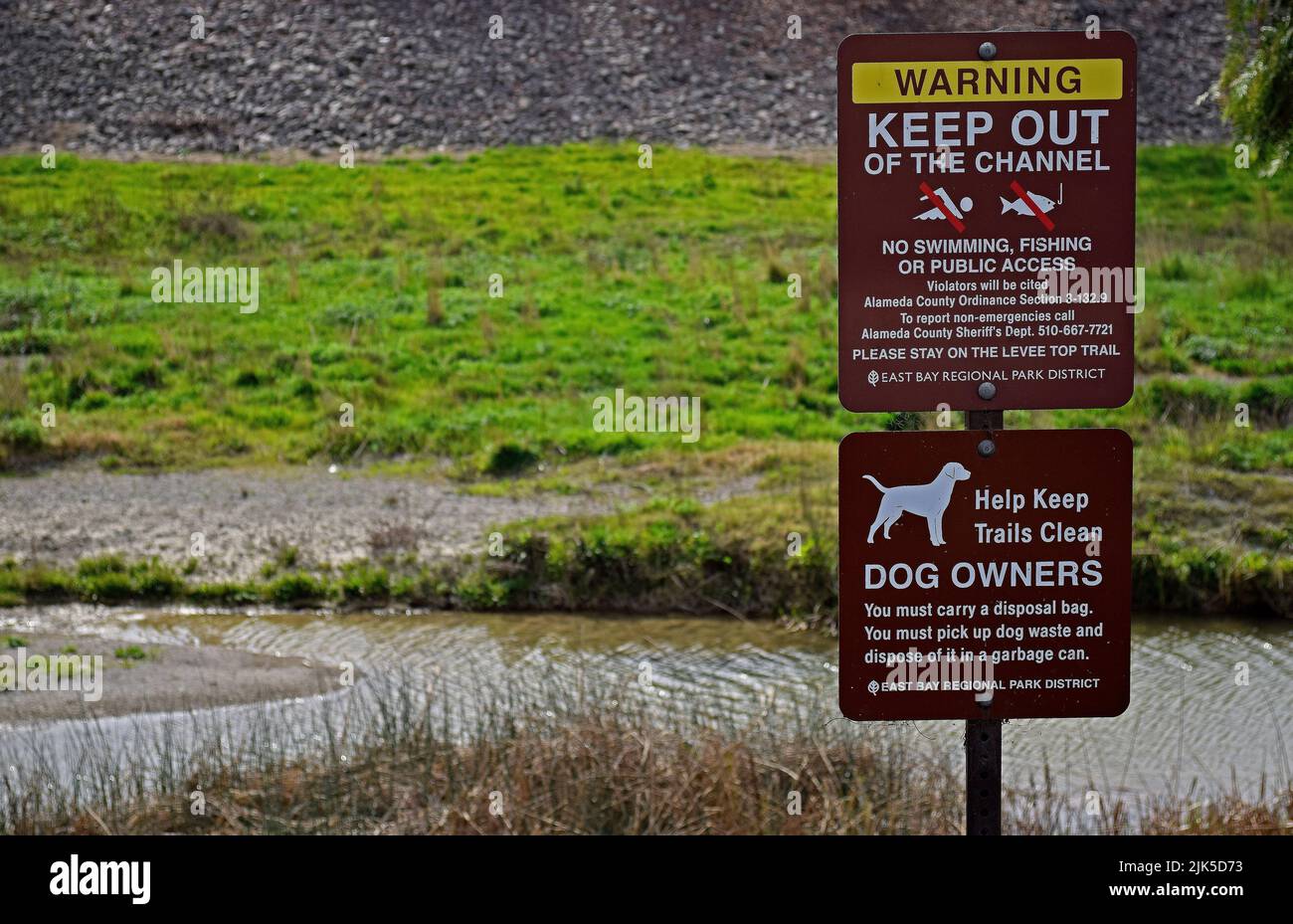 Alameda Creek, no swimming or fishing and rules for dog owners, trail signs, Fremont California Stock Photo