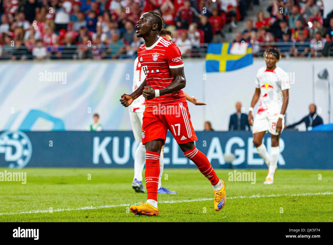 Leipzig, Deutschland. 30th July, 2022. firo : 07/30/2022, football, soccer,  1st league, 1st Bundesliga, season 2022/2023, Supercup Finale Sadio Mane  (FC Bayern Munich) with DFL-Supercup 2022, trophy laughsd, laughs, award  ceremony, Credit