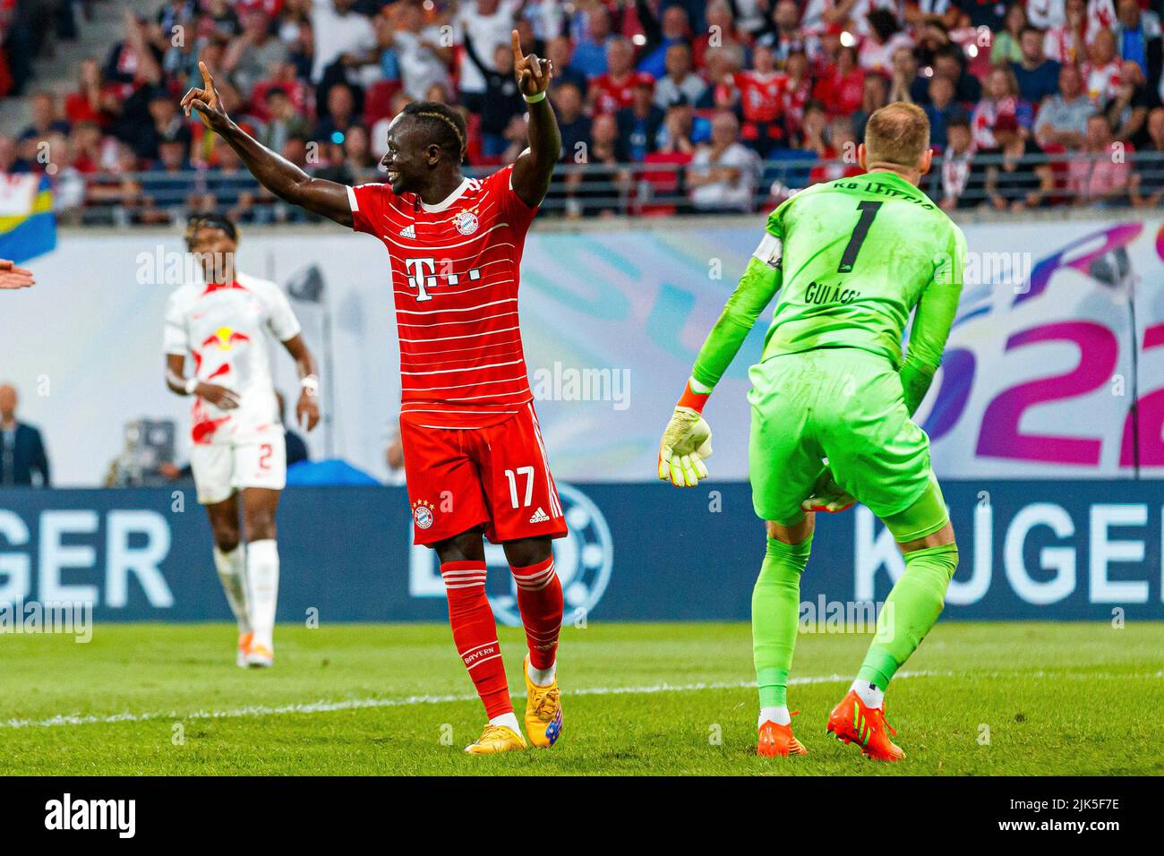 Leipzig, Deutschland. 30th July, 2022. firo : 07/30/2022, football, soccer,  1st league, 1st Bundesliga, season 2022/2023, Supercup Finale Sadio Mane  (FC Bayern Munich) with DFL-Supercup 2022, trophy laughsd, laughs, award  ceremony, Credit