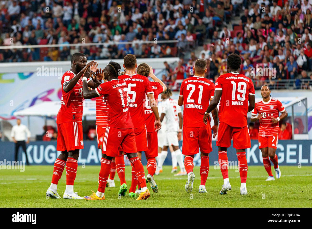 Leipzig, Deutschland. 30th July, 2022. firo: 07/30/2022, football, soccer,  1st league, 1st Bundesliga, season 2022/2023, Supercup final award  ceremony, winner, jubilation, team, team on podium with trophy, Manuel  Neuer (FC Bayern Munich)