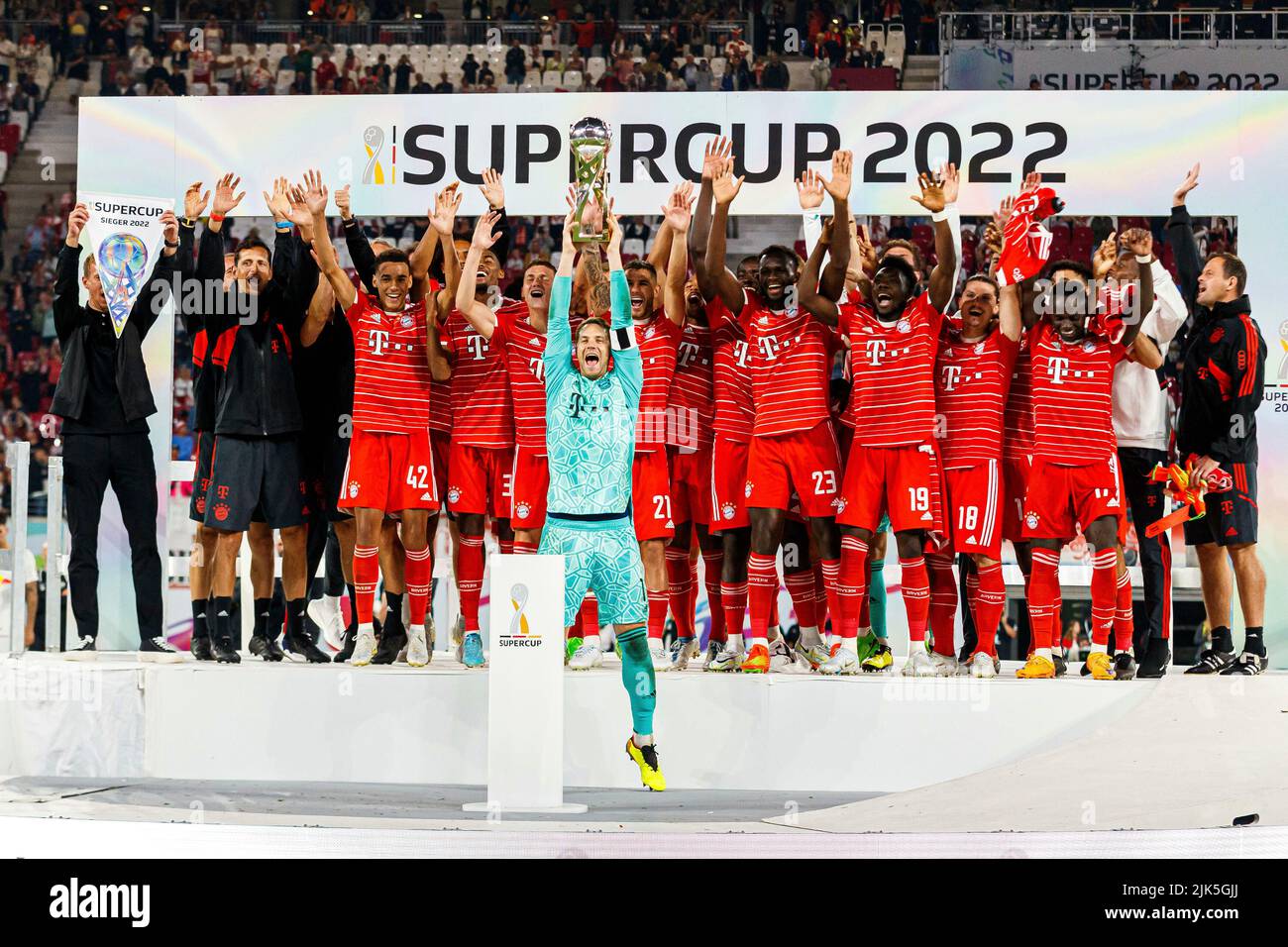 Leipzig, Deutschland. 30th July, 2022. firo: 07/30/2022, football, soccer,  1st league, 1st Bundesliga, season 2022/2023, Supercup final award  ceremony, winner, jubilation, team, team on podium with trophy, Manuel  Neuer (FC Bayern Munich)