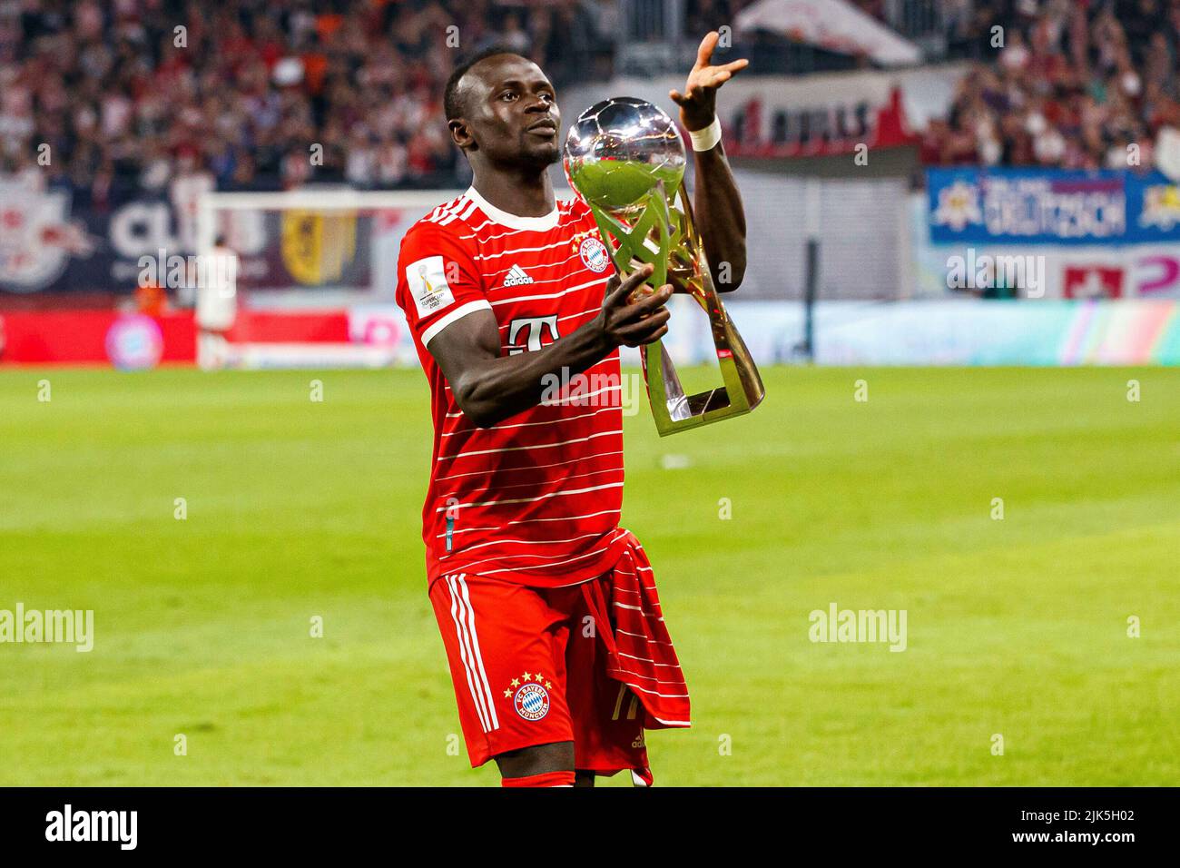 Leipzig, Deutschland. 30th July, 2022. firo: 07/30/2022, football, soccer,  1st league, 1st Bundesliga, season 2022/2023, Supercup final award  ceremony, winner, jubilation, team, team on podium with trophy, Manuel  Neuer (FC Bayern Munich)