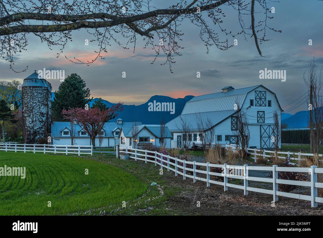 Canada farm rural hi-res stock photography and images - Alamy