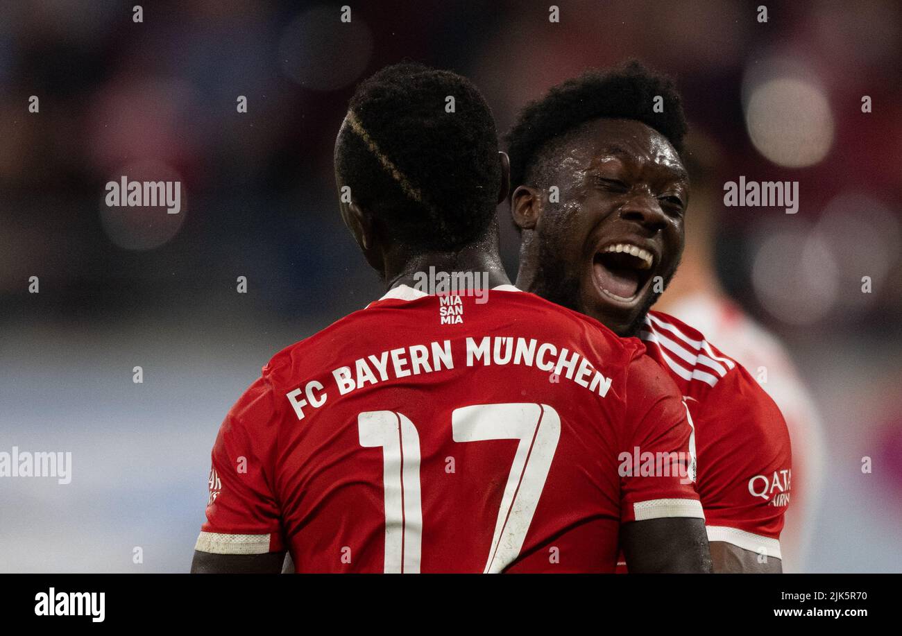 Leipzig, Germany. 30th July, 2022. Soccer: DFL Supercup, RB Leipzig - Bayern  Munich, Red Bull Arena. Bayern's Sadio Mané (l) and Alphonso Davies are  happy about the 2:0. Credit: Hendrik Schmidt/dpa/Alamy Live
