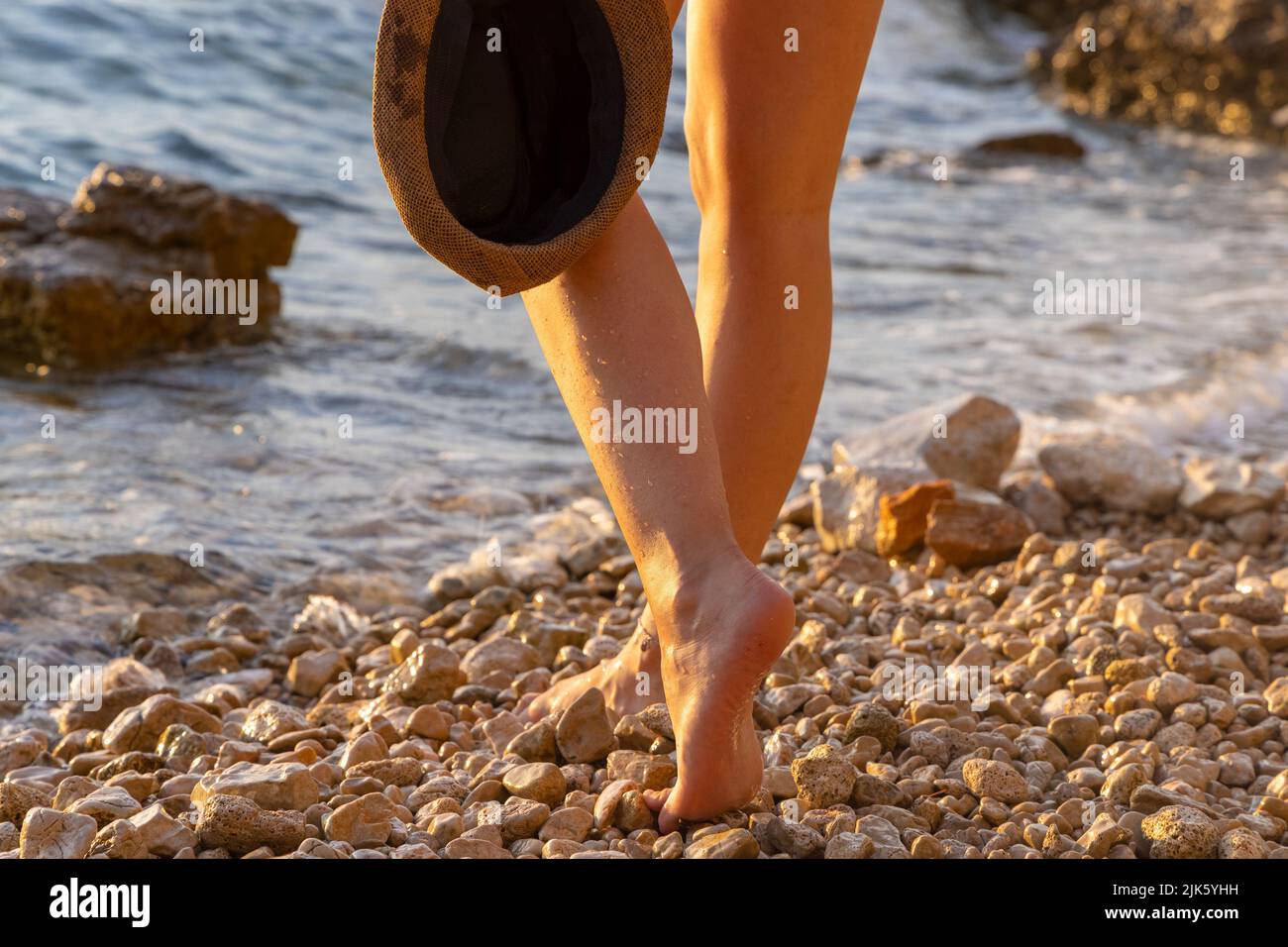 Walking barefoot on the beach hi-res stock photography and images - Alamy