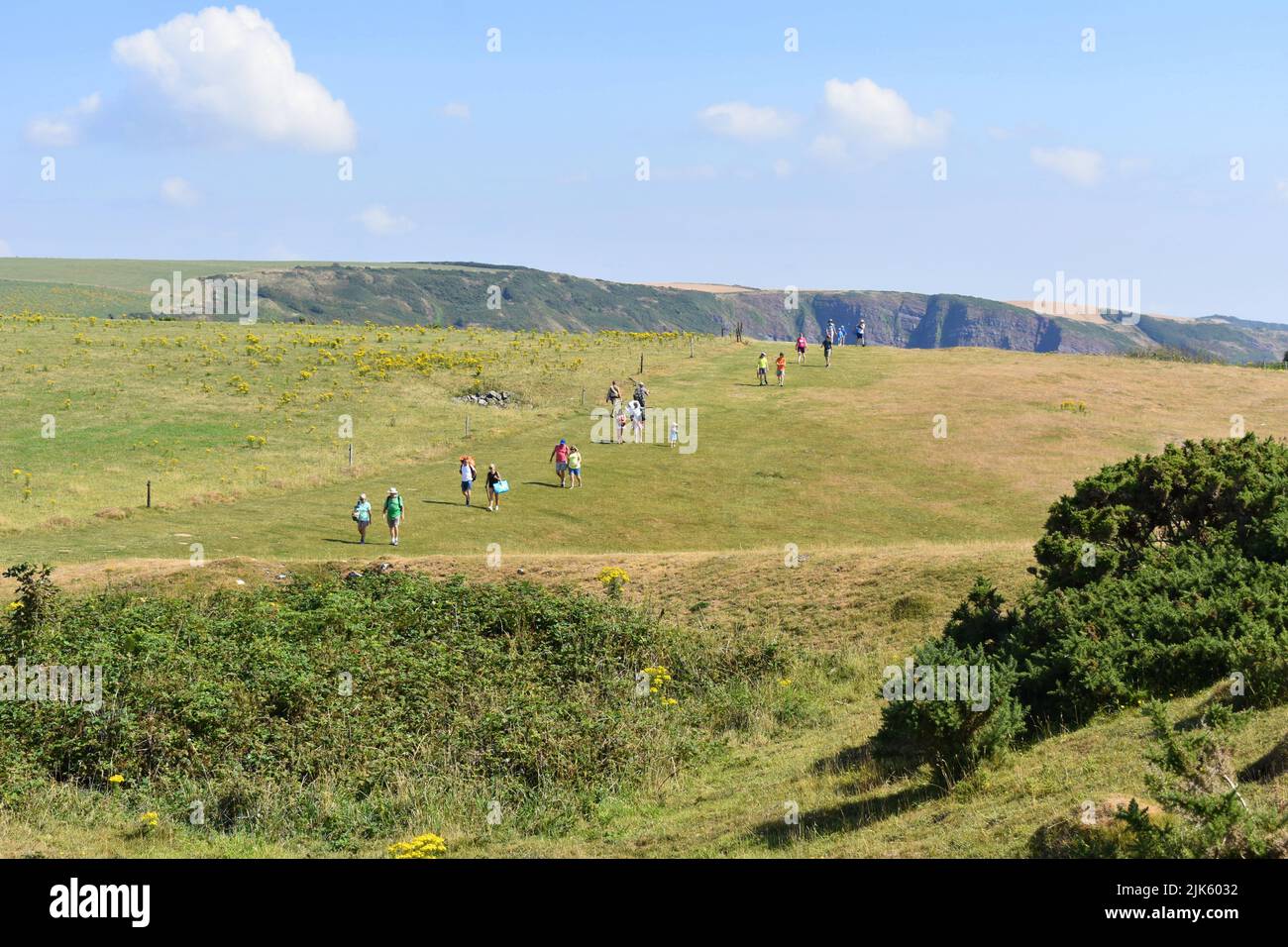 Tourists walking the coastal path to Barafundle Bay, Stackpole ...
