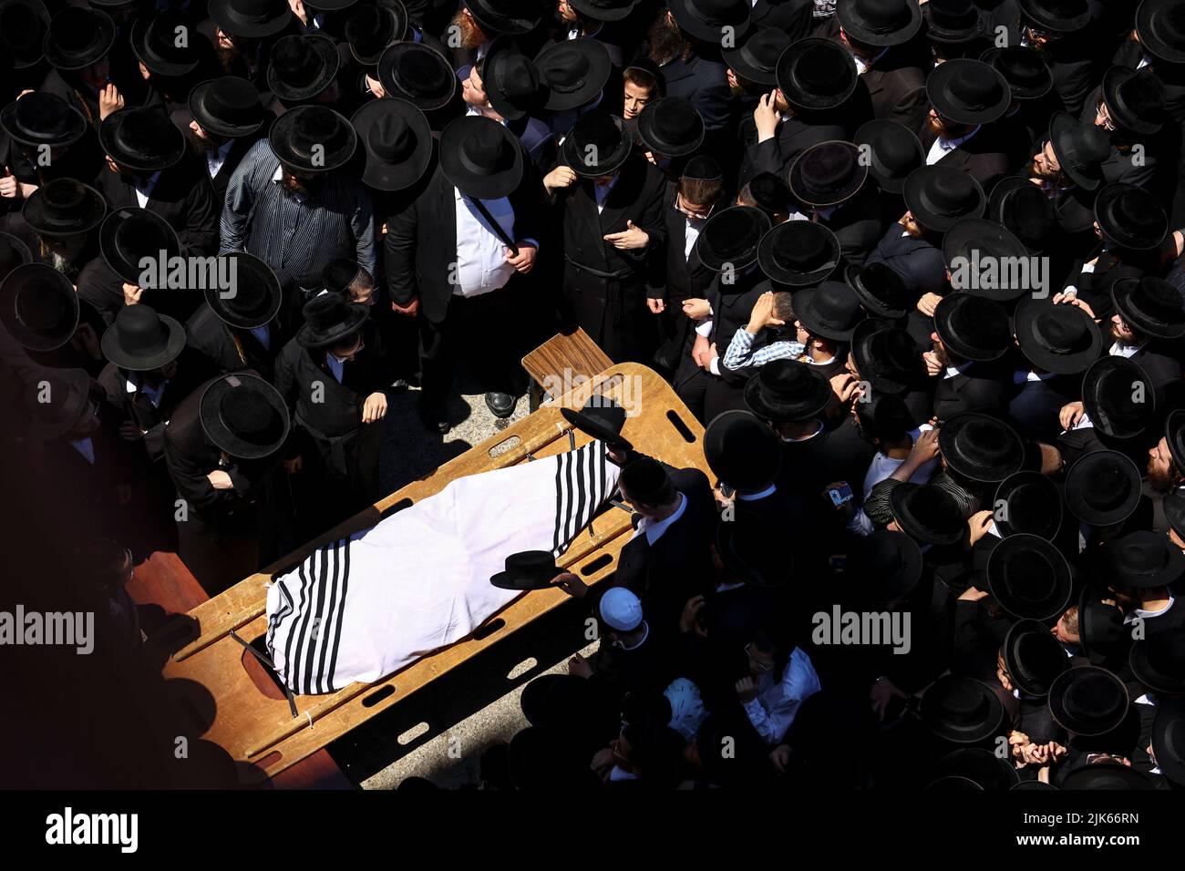 Yitzchok tuvia weiss hi-res stock photography and images - Alamy