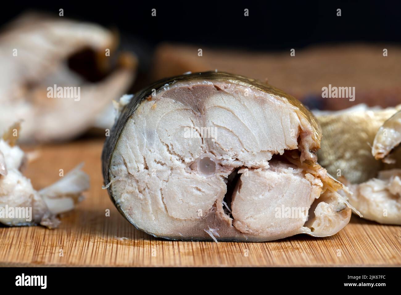 cut into pieces of smoked mackerel during cooking , smoked mackerel