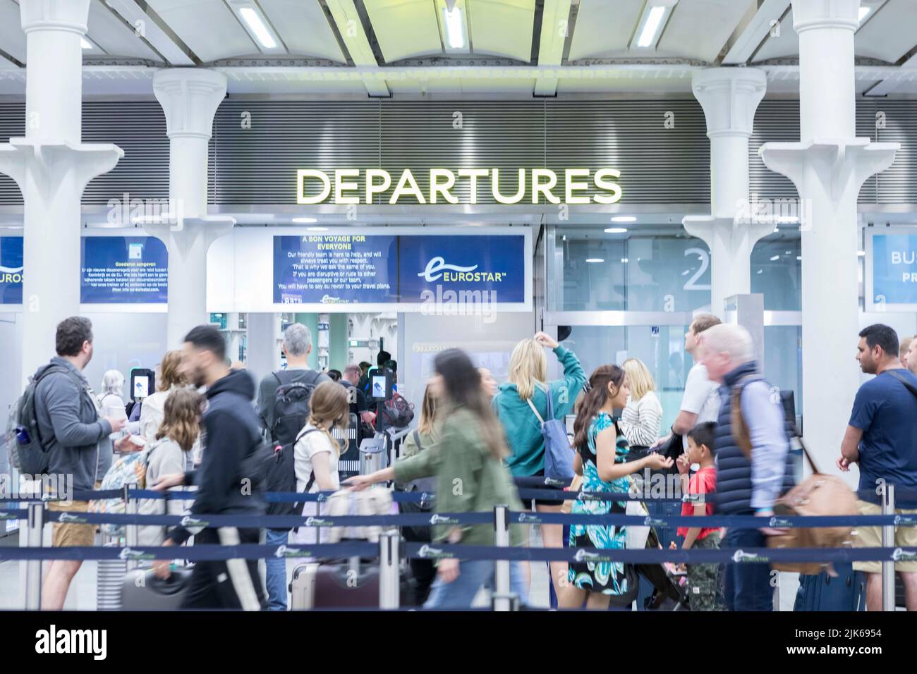 King’s Cross St. Pancras is seen to be busy this morning. Long queues form at the departure gate for Eurostar.  Image shot on 26th July 2022.  © Belin Stock Photo