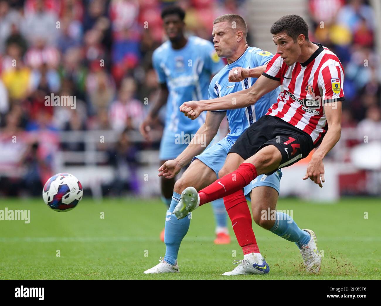 Coventry City's Viktor Gyokeres and Sunderland's Ross Stewart battle for the ball during the Sky Bet Championship match at the Stadium of Light, Sunderland. Picture date: Sunday July 31, 2022. Stock Photo