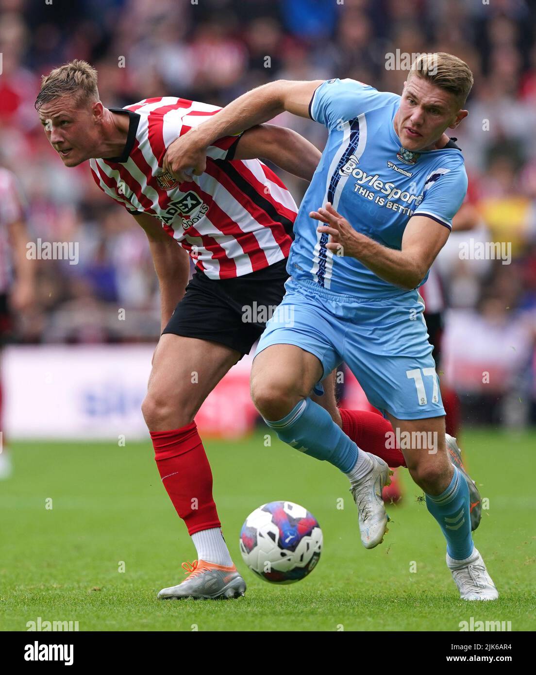 Sunderland's Daniel Ballard (left) and Coventry City's Viktor Gyokeres battle for the ball during the Sky Bet Championship match at the Stadium of Light, Sunderland. Picture date: Sunday July 31, 2022. Stock Photo