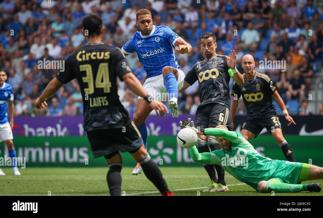 Genk's Cyriel Dessers and Standard's goalkeeper Arnaud Bodart fight for the ball during a soccer