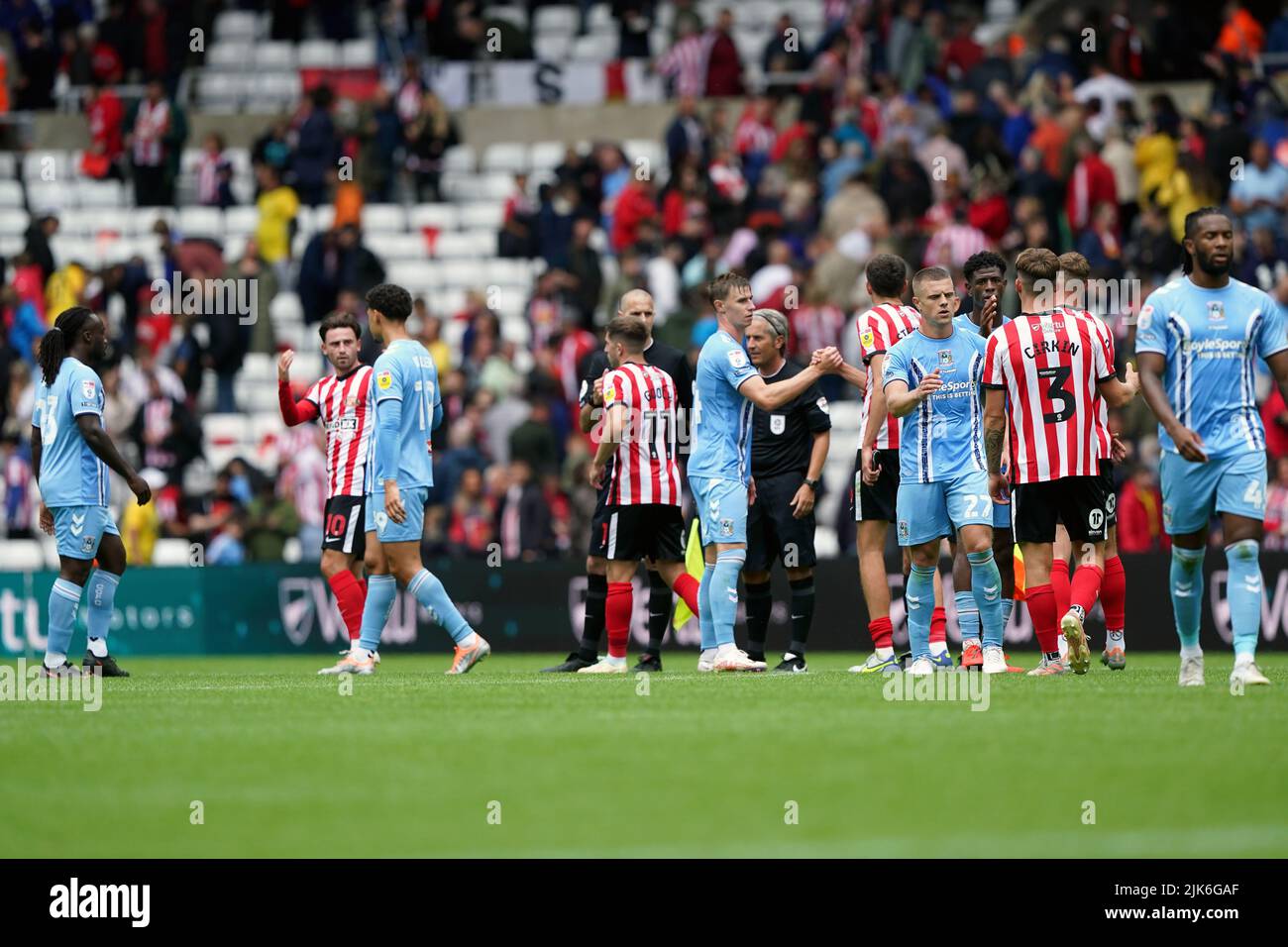 Sunderland and Coventry City players shake hands following the Sky Bet Championship match at the Stadium of Light, Sunderland. Picture date: Sunday July 31, 2022. Stock Photo