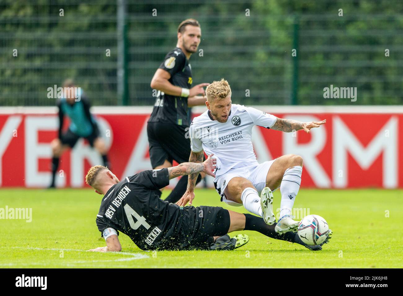 Rehden, Germany. 31st July, 2022. Soccer: DFB Cup, BSV Rehden - SV Sandhausen, 1st round, Waldsportstätten sports field: Rehden's Pierre Becken (l) and Sandhausen's Alexander Esswein fight for the ball. Credit: David Inderlied/dpa - IMPORTANT NOTE: In accordance with the requirements of the DFL Deutsche Fußball Liga and the DFB Deutscher Fußball-Bund, it is prohibited to use or have used photographs taken in the stadium and/or of the match in the form of sequence pictures and/or video-like photo series./dpa/Alamy Live News Stock Photo