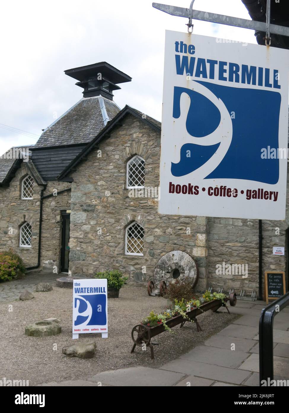 In a former oatmeal mill, The Watermill is an award-winning independent bookshop, gallery & cafe in the Scottish town of Aberfeldy. Stock Photo