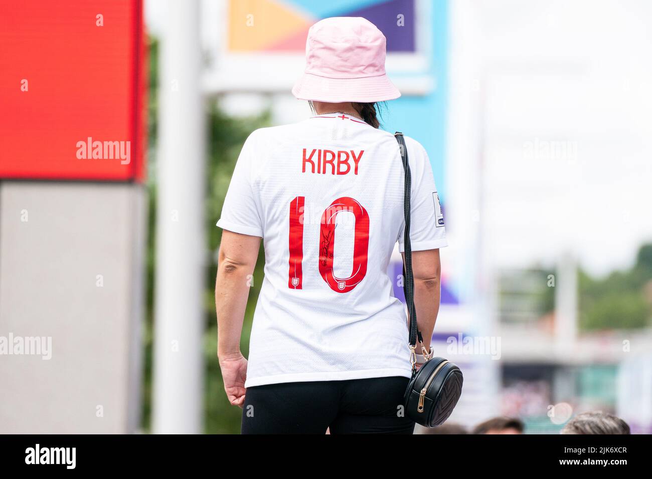 London, UK. 31st July, 2022. England fan on Wembley Way during the UEFA Womens Euro 2022 Final match between England and Germany at the Wembley Stadium in London, England. (Foto: Sam Mallia/Sports Press Photo/C - ONE HOUR DEADLINE - ONLY ACTIVATE FTP IF IMAGES LESS THAN ONE HOUR OLD - Alamy) Credit: SPP Sport Press Photo. /Alamy Live News Stock Photo