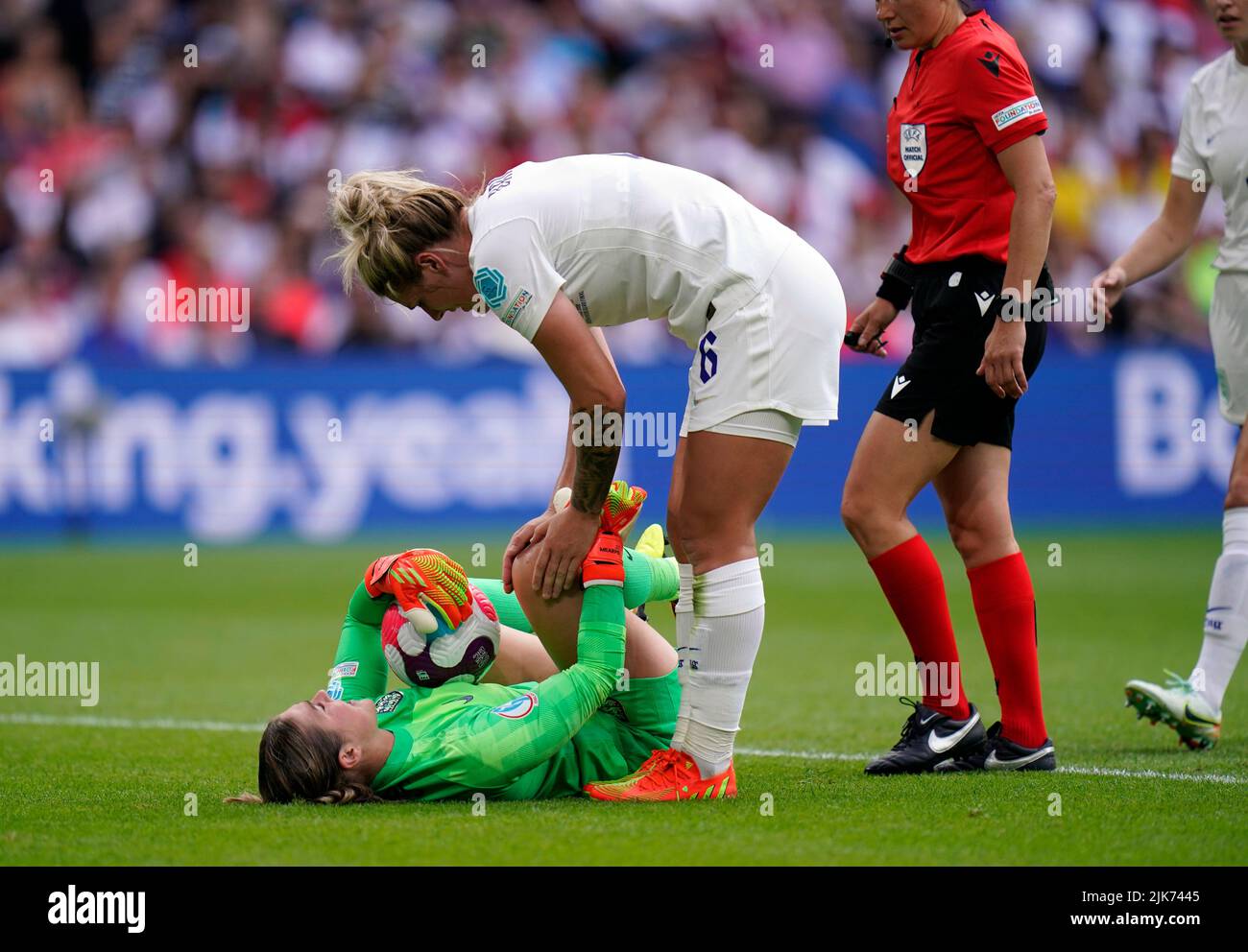 England Millie Bright checks goalkeeper Mary Earps during the UEFA Women's Euro 2022 final at Wembley Stadium, London. Picture date: Sunday July 31, 2022. Stock Photo