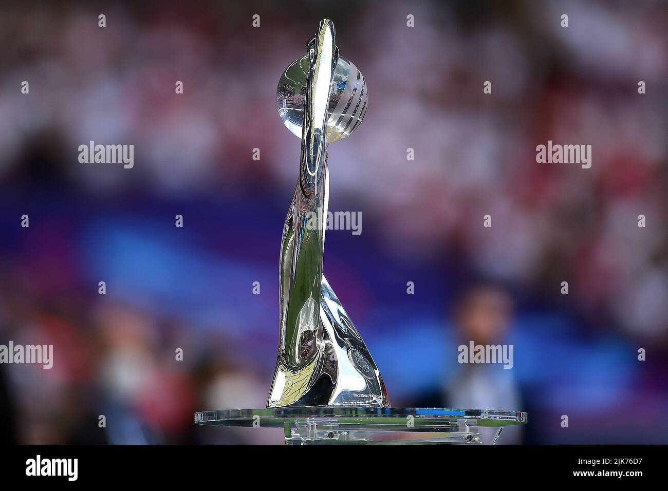 London, UK. 31st July, 2022. A detailed view of the Women's Euro 2022 Trophy is seen prior to kick off. UEFA Women's Euro England 2022 Final, England women v Germany women at Wembley Stadium in London on Sunday 31st July 2022. this image may only be used for Editorial purposes. Editorial use only, license required for commercial use. No use in betting, games or a single club/league/player publications. pic by Steffan Bowen/Andrew Orchard sports photography/Alamy Live news Credit: Andrew Orchard sports photography/Alamy Live News Stock Photo