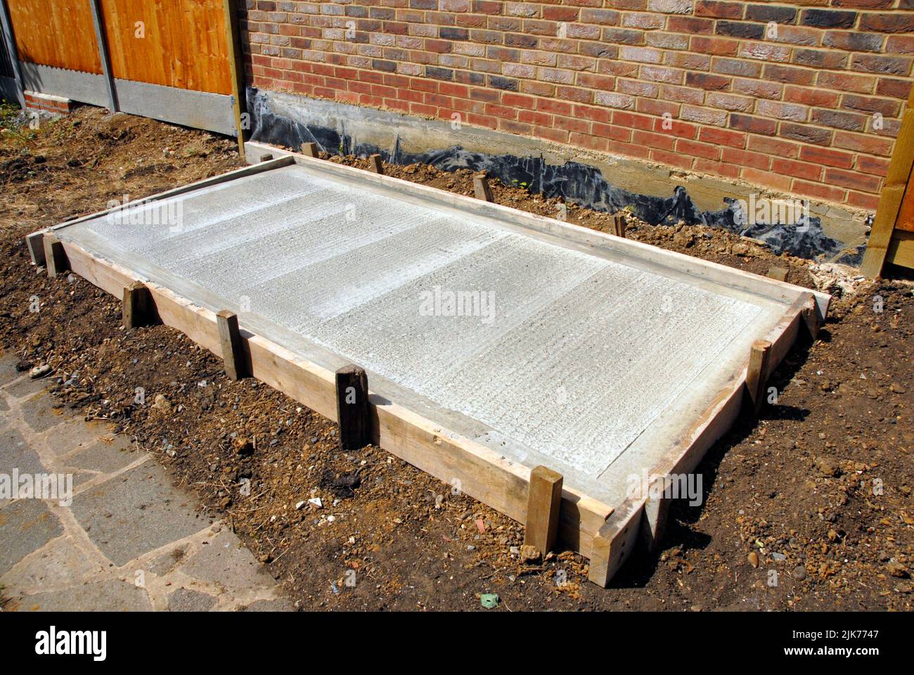 Concrete base for new shed with shuttering in place showing ridged centre and smooth border Stock Photo