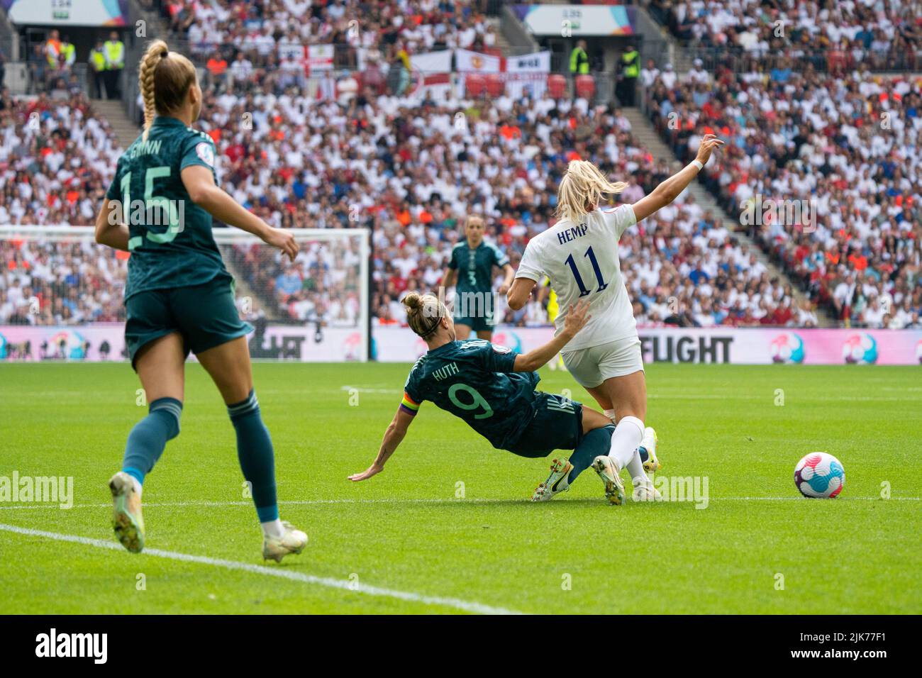 London, UK. 31st July, 2022. Svenja Huth (9 Germany) wins the ball off Lauren Hemp (11 England) with a slide tackle during the UEFA Womens Euro 2022 Final match between England and Germany at the Wembley Stadium in London, England. (Foto: Sam Mallia/Sports Press Photo/C - ONE HOUR DEADLINE - ONLY ACTIVATE FTP IF IMAGES LESS THAN ONE HOUR OLD - Alamy) Credit: SPP Sport Press Photo. /Alamy Live News Stock Photo