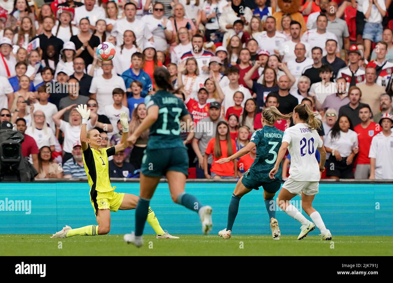 England's Ella Toone (right) scores their side's first goal of the game with a chip over Germany goalkeeper Merle Frohms during the UEFA Women's Euro 2022 final at Wembley Stadium, London. Picture date: Sunday July 31, 2022. Stock Photo