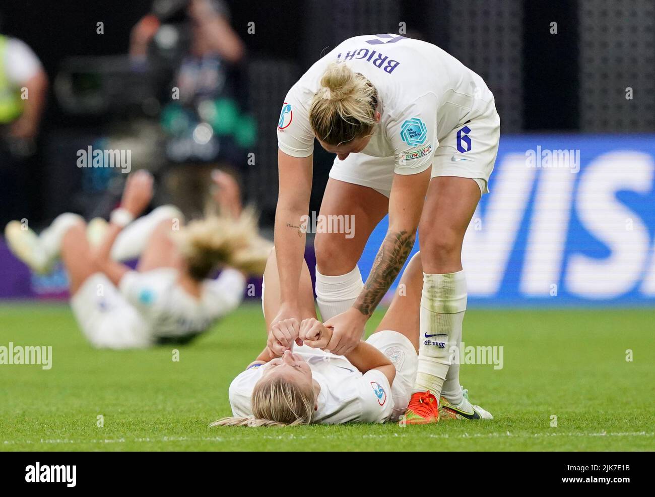 England's Leah Williamson (left) and Millie Bright celebrate after the UEFA Women's Euro 2022 final at Wembley Stadium, London. Picture date: Sunday July 31, 2022. Stock Photo