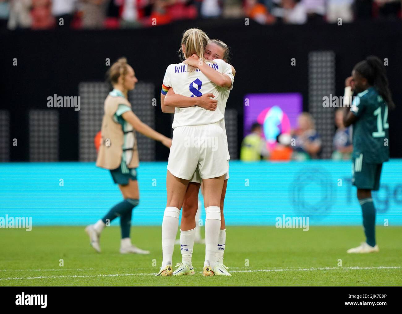 England's Leah Williamson (left) and Ella Toone celebrate after the UEFA Women's Euro 2022 final at Wembley Stadium, London. Picture date: Sunday July 31, 2022. Stock Photo