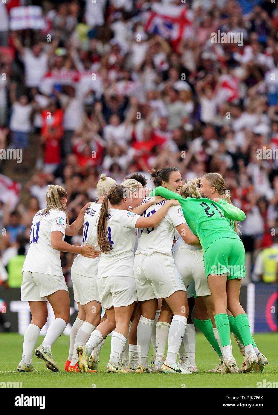 England players celebrate after the UEFA Women's Euro 2022 final at Wembley Stadium, London. Picture date: Sunday July 31, 2022. Stock Photo