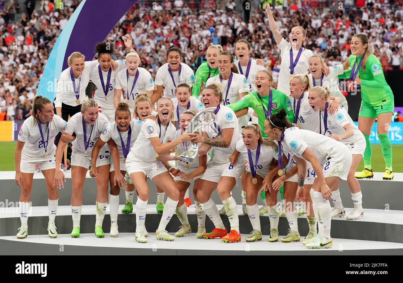 England's Leah Williamson and Millie Bright lift the trophy as England celebrate winning the UEFA Women's Euro 2022 final at Wembley Stadium, London. Picture date: Sunday July 31, 2022. Stock Photo