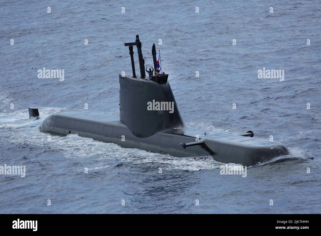 Pacific Ocean, United States. 28 July, 2022. Republic of Korea Navy Sohn Won-yil-class submarine ROKS Shin Dol-seok sails in formation during training operations at the Rim of the Pacific 2022 exercises, July 28, 2022 off the coast of Hawaii.  Credit: MC3 Aleksandr Freutel/U.S. Navy/Alamy Live News Stock Photo