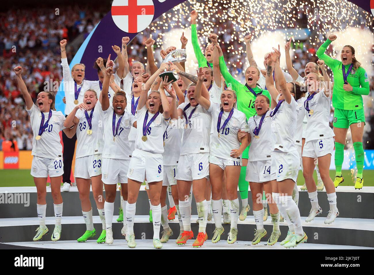 London, UK. 31st July, 2022. England women's football team celebrate as lift the UEFA Women's Euro 2022 trophy after their victory after extra time. UEFA Women's Euro England 2022 Final, England women v Germany women at Wembley Stadium in London on Sunday 31st July 2022. this image may only be used for Editorial purposes. Editorial use only, license required for commercial use. No use in betting, games or a single club/league/player publications. pic by Steffan Bowen/Andrew Orchard sports photography/Alamy Live news Credit: Andrew Orchard sports photography/Alamy Live News Stock Photo