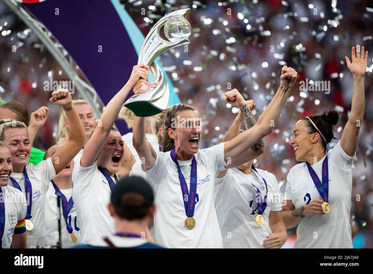 London, UK. 31st July, 2022. London, England, July 31st 2022: Ellen White (9 England) and Jill Scott (16 England) after winning the UEFA Womens Euro 2022 Final football match between England and Germany at Wembley Stadium, England. (Liam Asman/Womens Football Magazine/SPP) Credit: SPP Sport Press Photo. /Alamy Live News Stock Photo