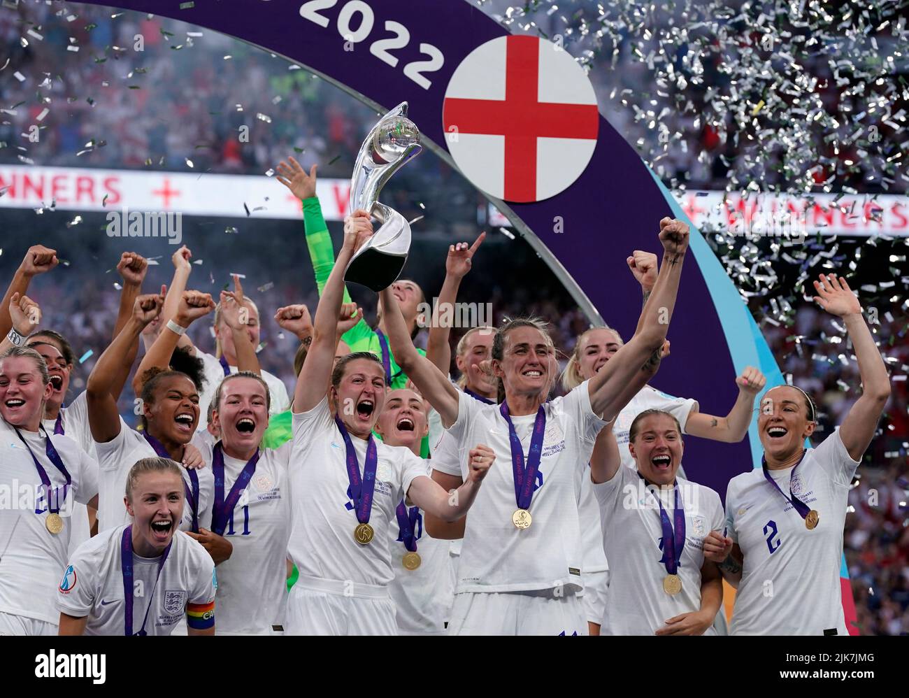 England's Ellen White and Jill Scott celebrate with the trophy following victory over Gemany in the UEFA Women's Euro 2022 final at Wembley Stadium, London. Picture date: Sunday July 31, 2022. Stock Photo