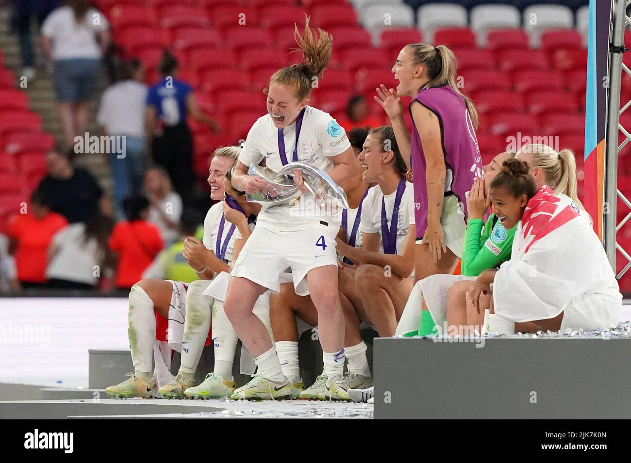 England's Keira Walsh celebrates with the trophy after England win the UEFA Women's Euro 2022 final at Wembley Stadium, London. Picture date: Sunday July 31, 2022. Stock Photo
