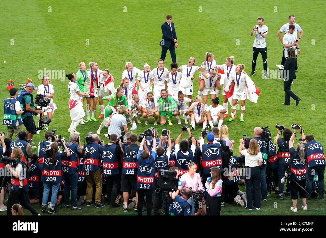 England team celebrate with the trophy in front of the photographers after winning the UEFA Women's Euro 2022 final at Wembley Stadium, London. Picture date: Sunday July 31, 2022. Stock Photo