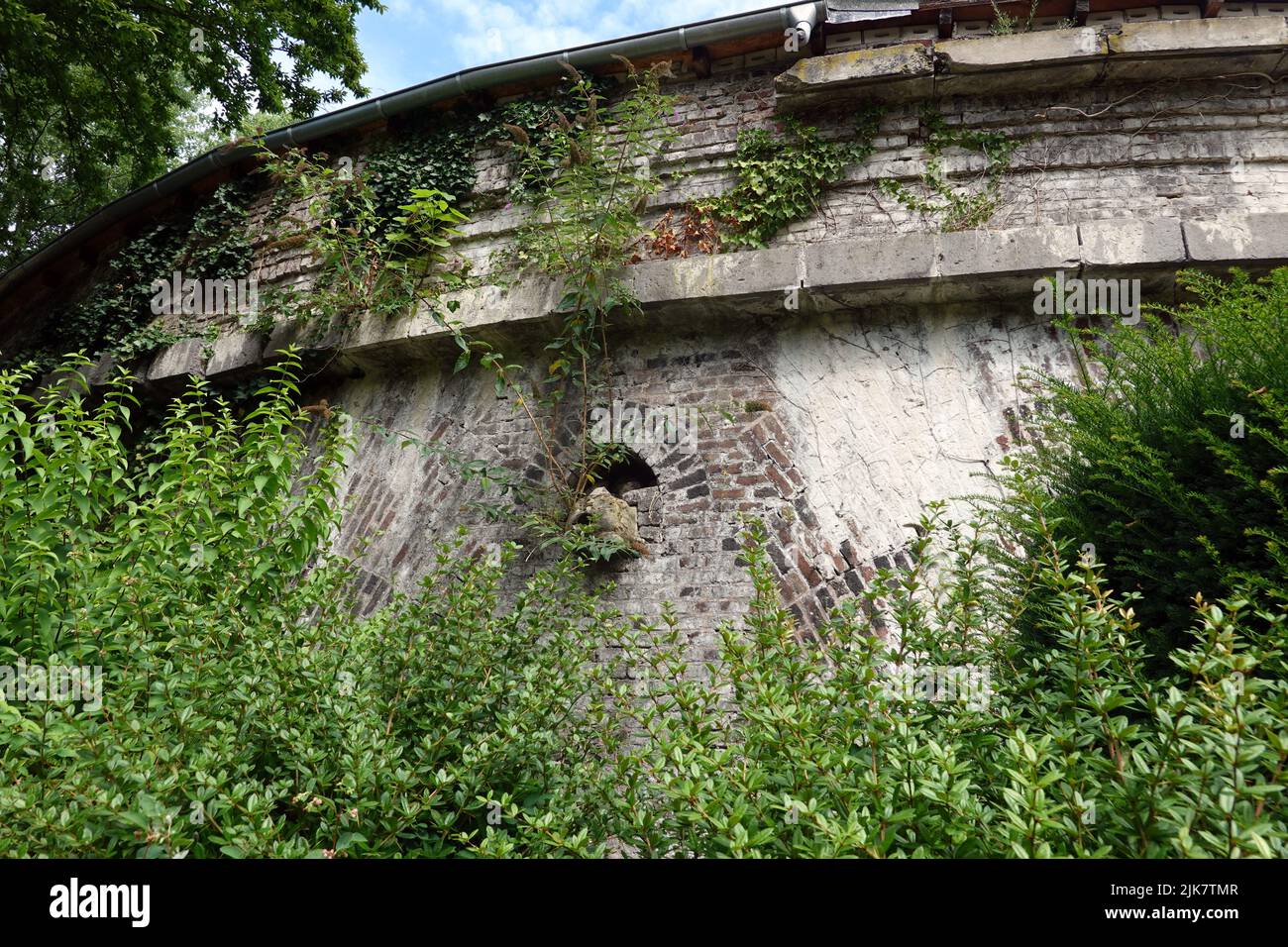 Fort  Paul, verfallendes Baudenkmal im Volksgarten, Nordrhein-Westfalen, Deutschland, Köln Stock Photo