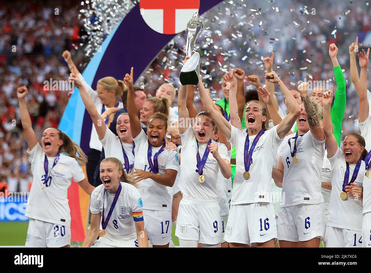 London, UK. 31st July, 2022. England women's football team celebrate as they lift the UEFA Women's Euro 2022 trophy after their victory .UEFA Women's Euro England 2022 Final, England women v Germany women at Wembley Stadium in London on Sunday 31st July 2022. this image may only be used for Editorial purposes. Editorial use only, license required for commercial use. No use in betting, games or a single club/league/player publications. pic by Steffan Bowen/Andrew Orchard sports photography/Alamy Live news Credit: Andrew Orchard sports photography/Alamy Live News Stock Photo