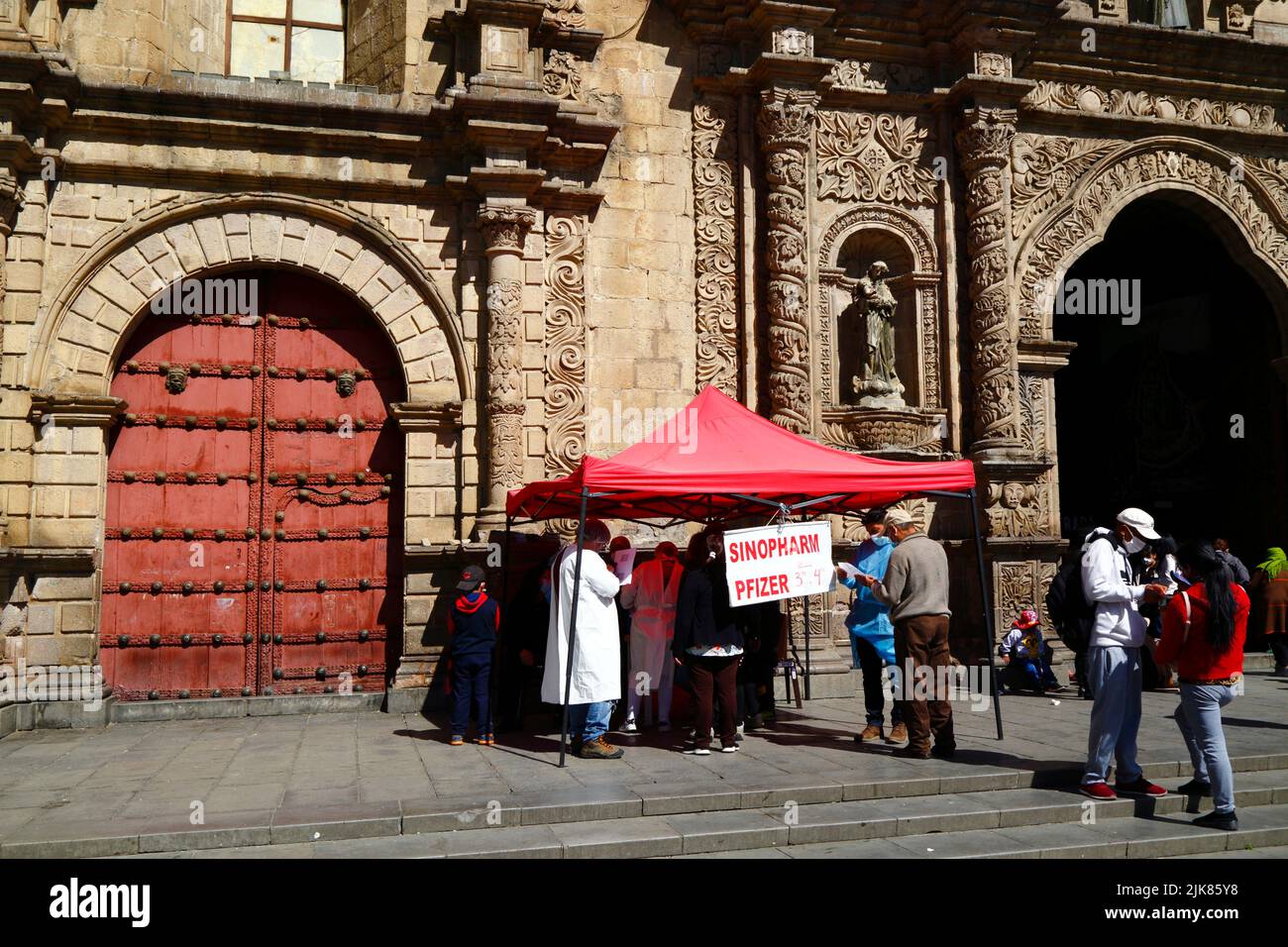 La Paz, Bolivia. 31st July 2022. A temporary vaccination centre offering 3rd and 4th doses of the Sinopharm and Pfizer vaccines for covid-19 outside San Francisco church in the city cente. Bolivia has been experiencing increased numbers of covid cases in the last few weeks, the country's 5th wave. Stock Photo