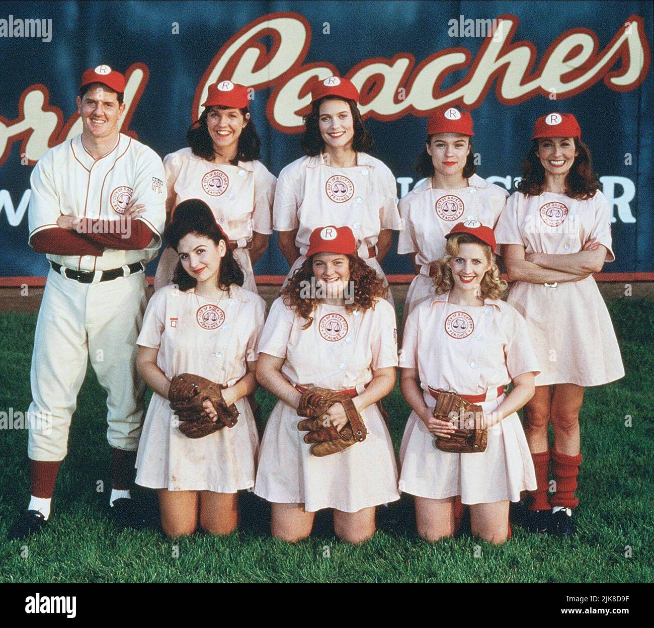 Scene With Sam Mcmurray, Carey Lowell, Christine Elise, Wendy Makkena, Tracy Reiner & Megan Cavanagh Film: A League Of Their Own (1994) Characters: WITH ,,,,Betty 'Betty Spaghetti' Horn - Left Field & Marla Hooch - 2nd Base  Director: Ted Bessell, Tom Hanks 01 July 1992   **WARNING** This Photograph is for editorial use only and is the copyright of CBS and/or the Photographer assigned by the Film or Production Company and can only be reproduced by publications in conjunction with the promotion of the above Film. A Mandatory Credit To CBS is required. The Photographer should also be credited wh Stock Photo