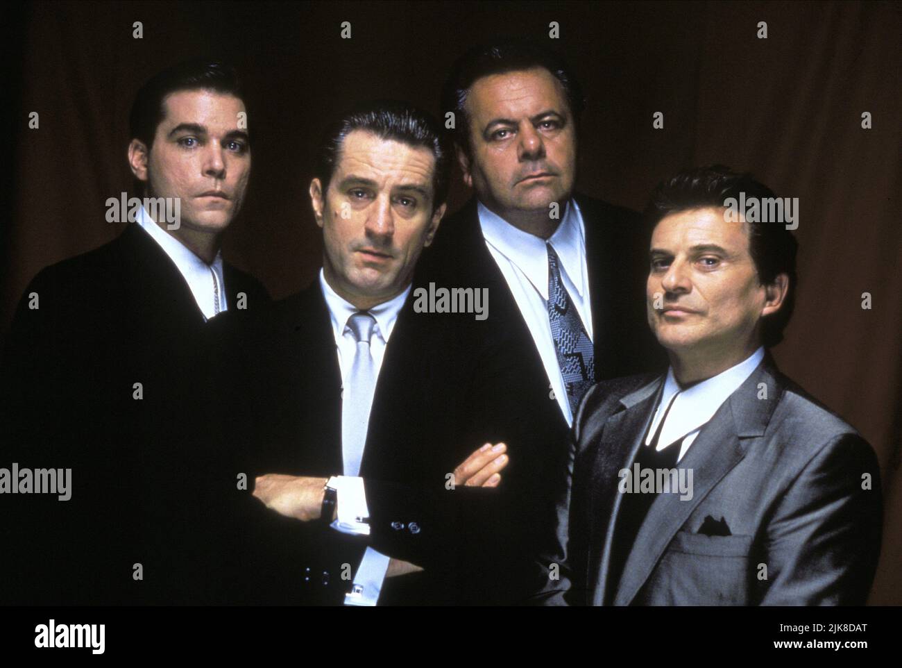 Ray Liotta, Robert De Niro, Paul Sorvino & Joe Pesci Film: Goodfellas (USA 1990) Characters: Henry Hill, James 'Jimmy' Conway, Paul Cicero, Tommy DeVito  Director: Martin Scorsese 12 September 1990   **WARNING** This Photograph is for editorial use only and is the copyright of WARNER BROS. / BARRY WETCHER and/or the Photographer assigned by the Film or Production Company and can only be reproduced by publications in conjunction with the promotion of the above Film. A Mandatory Credit To WARNER BROS. / BARRY WETCHER is required. No commercial use can be granted without written authority from th Stock Photo