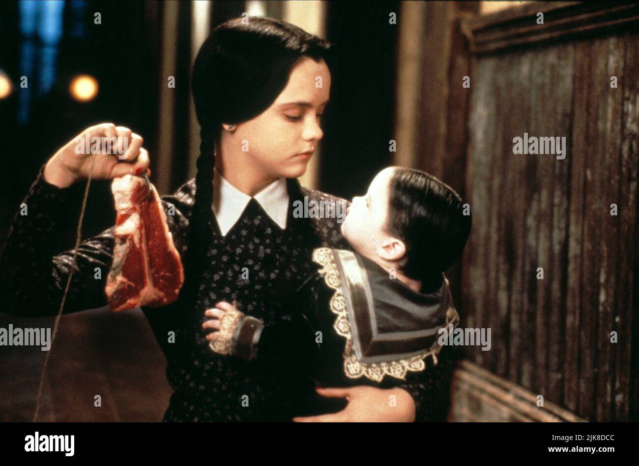 Christina Ricci & Baby Film: Addams Family Values (USA 1993) Characters: Wednesday Addams  Director: Barry Sonnenfeld 19 November 1993   **WARNING** This Photograph is for editorial use only and is the copyright of PARAMOUNT PICTURES and/or the Photographer assigned by the Film or Production Company and can only be reproduced by publications in conjunction with the promotion of the above Film. A Mandatory Credit To PARAMOUNT PICTURES is required. The Photographer should also be credited when known. No commercial use can be granted without written authority from the Film Company. Stock Photo