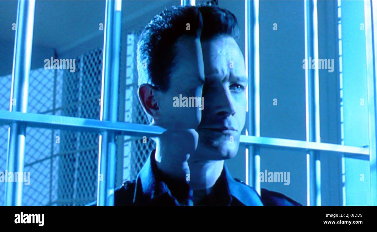 Robert Patrick Film: Terminator 2: Judgment Day (USA/FR 1991) Characters: T-1000  Director: James Cameron 01 July 1991   **WARNING** This Photograph is for editorial use only and is the copyright of TRISTAR PICTURES and/or the Photographer assigned by the Film or Production Company and can only be reproduced by publications in conjunction with the promotion of the above Film. A Mandatory Credit To TRISTAR PICTURES is required. The Photographer should also be credited when known. No commercial use can be granted without written authority from the Film Company. Stock Photo