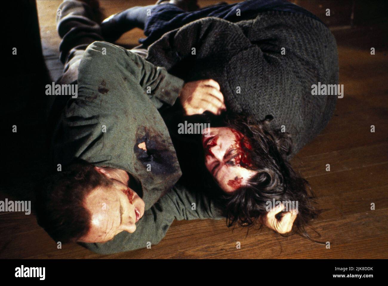 James Caan & Kathy Bates Film: Misery (USA 1990) Characters: Paul Sheldon, Annie Wilkes  / Literaturverfilmung (Based On The Book By Stephen King) Director: Rob Reiner 29 November 1990   **WARNING** This Photograph is for editorial use only and is the copyright of CASTLE ROCK ENTERTAINMENT and/or the Photographer assigned by the Film or Production Company and can only be reproduced by publications in conjunction with the promotion of the above Film. A Mandatory Credit To CASTLE ROCK ENTERTAINMENT is required. The Photographer should also be credited when known. No commercial use can be granted Stock Photo