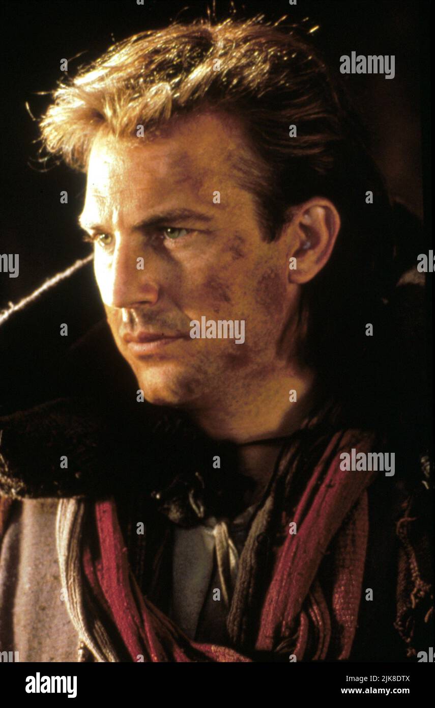 Kevin Costner Film: Robin Hood: Prince Of Thieves (USA 1991) Characters: Robin Hood  Director: Kevin Reynolds 14 June 1991   **WARNING** This Photograph is for editorial use only and is the copyright of WARNER BROS. and/or the Photographer assigned by the Film or Production Company and can only be reproduced by publications in conjunction with the promotion of the above Film. A Mandatory Credit To WARNER BROS. is required. The Photographer should also be credited when known. No commercial use can be granted without written authority from the Film Company. Stock Photo